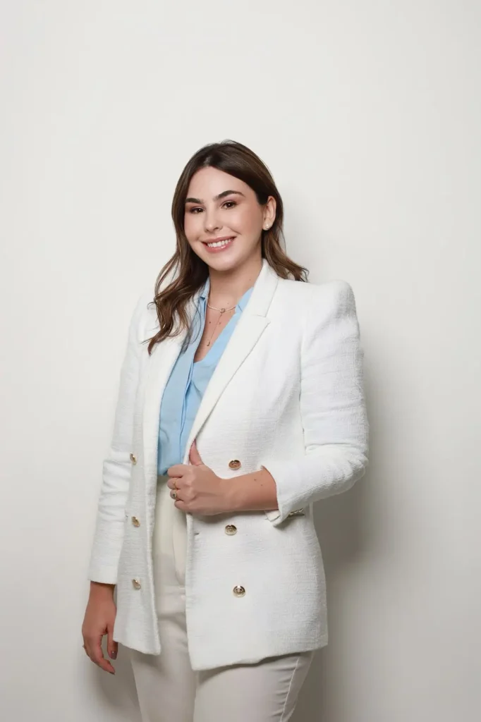 Dra. Lara Braschi Haliski